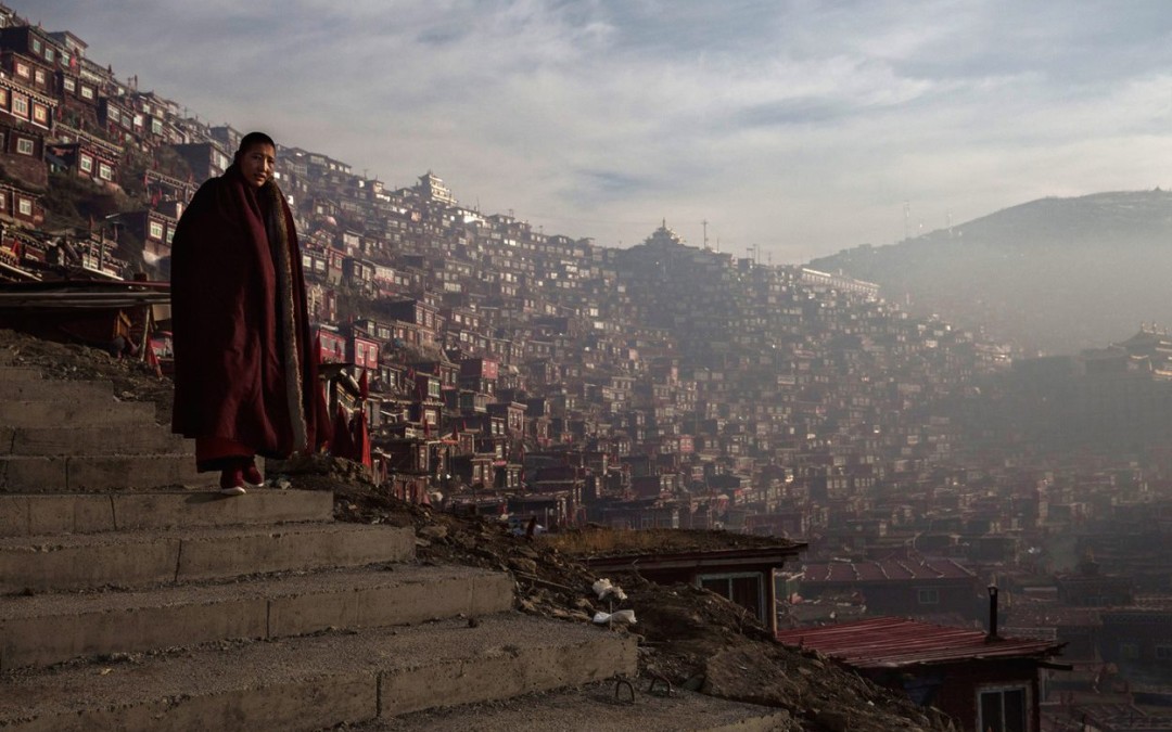 Larung gar the largest buddhist settlement in the world