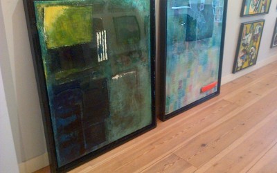 They look like twins , their ways separate one is sold , left is “Love” still for you